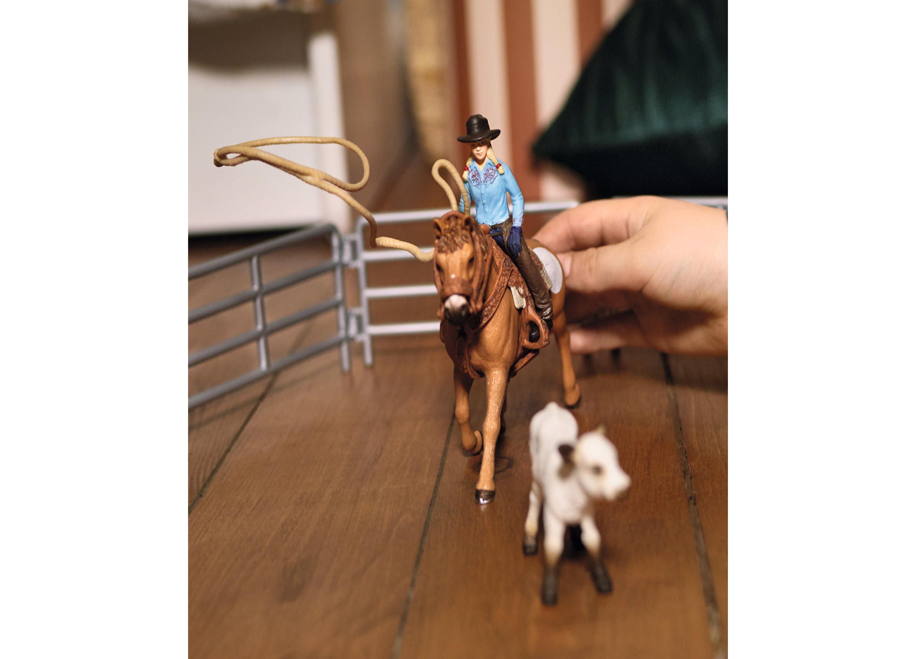 Schleich Farm World Cowgirl Team Roping Rodeo Playset - Image 7