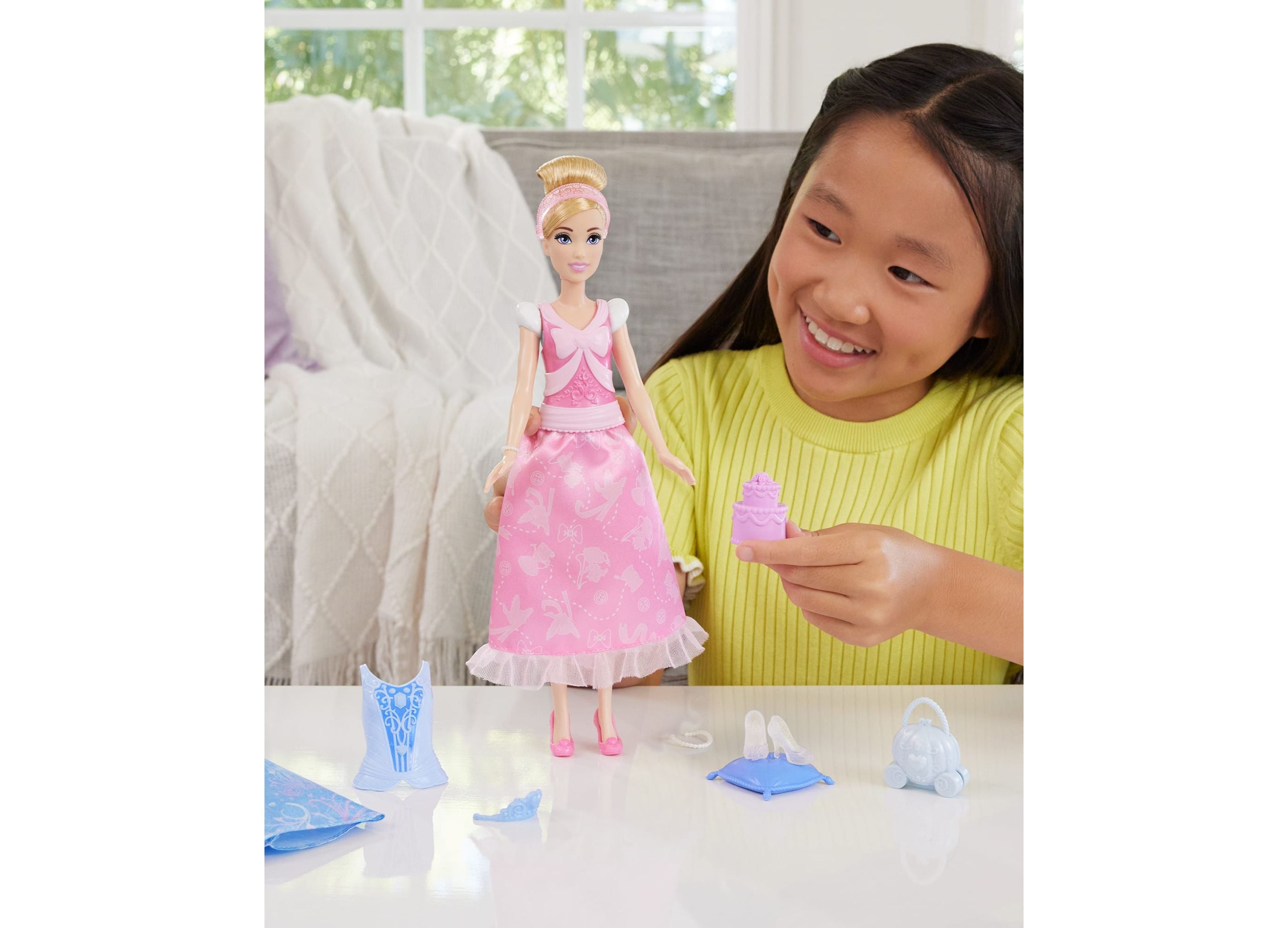Disney Princess 11.5 inch Cinderella Fashion Doll - 2-in-1 Outfits - Image 4