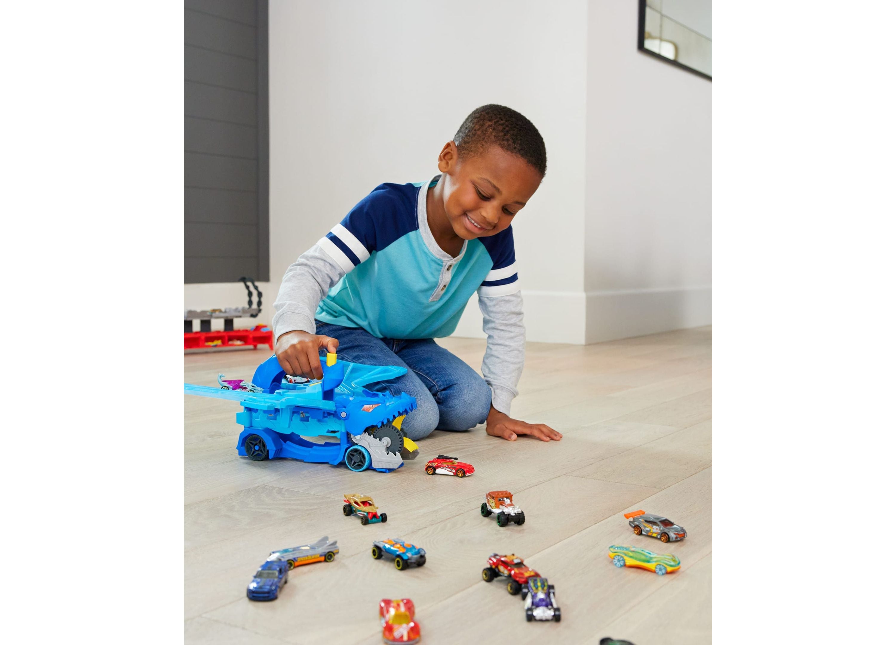 Hot Wheels Ultimate Dual Dragon Transporter Toy Cars - Image 4