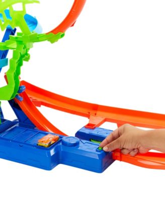 Hot Wheels Stunt Tracks Mid-Air Crash Playset with Die-Cast Car - Image 4