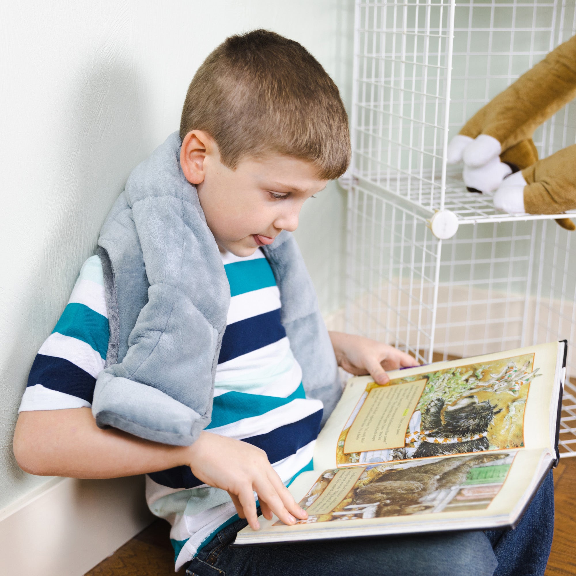 Alternative view of Bouncyband Dual Texture Weighted Shoulder Wrap for Kids - Gray