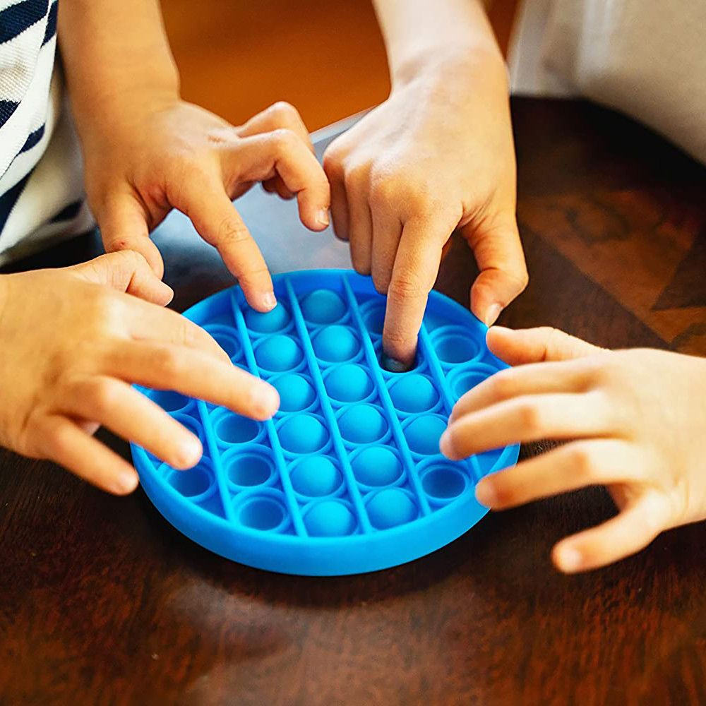 FoxMind Games Last One Lost Portable Strategy Game, Light Green - Image 3