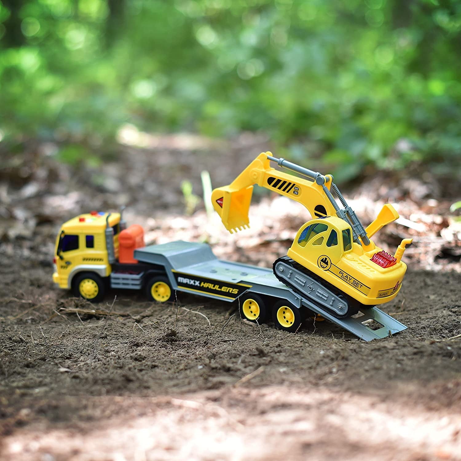 Alternative view of Maxx Action Hauler with Friction-Powered Excavator Transport