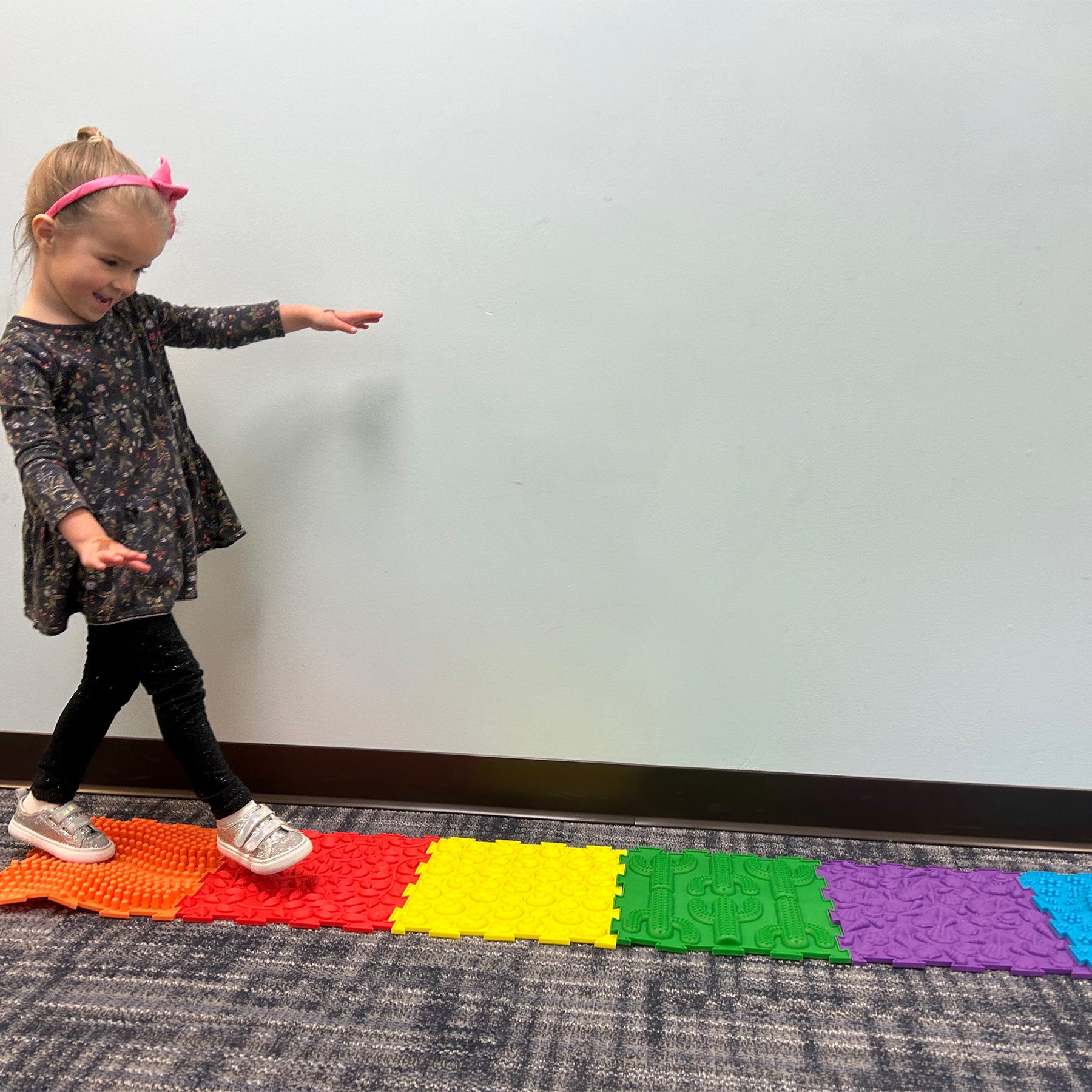 Kore Design Locking Sensory Tactile Tiles, Assorted Colors, 11.8" x 11.8" x 0.6" - Image 3