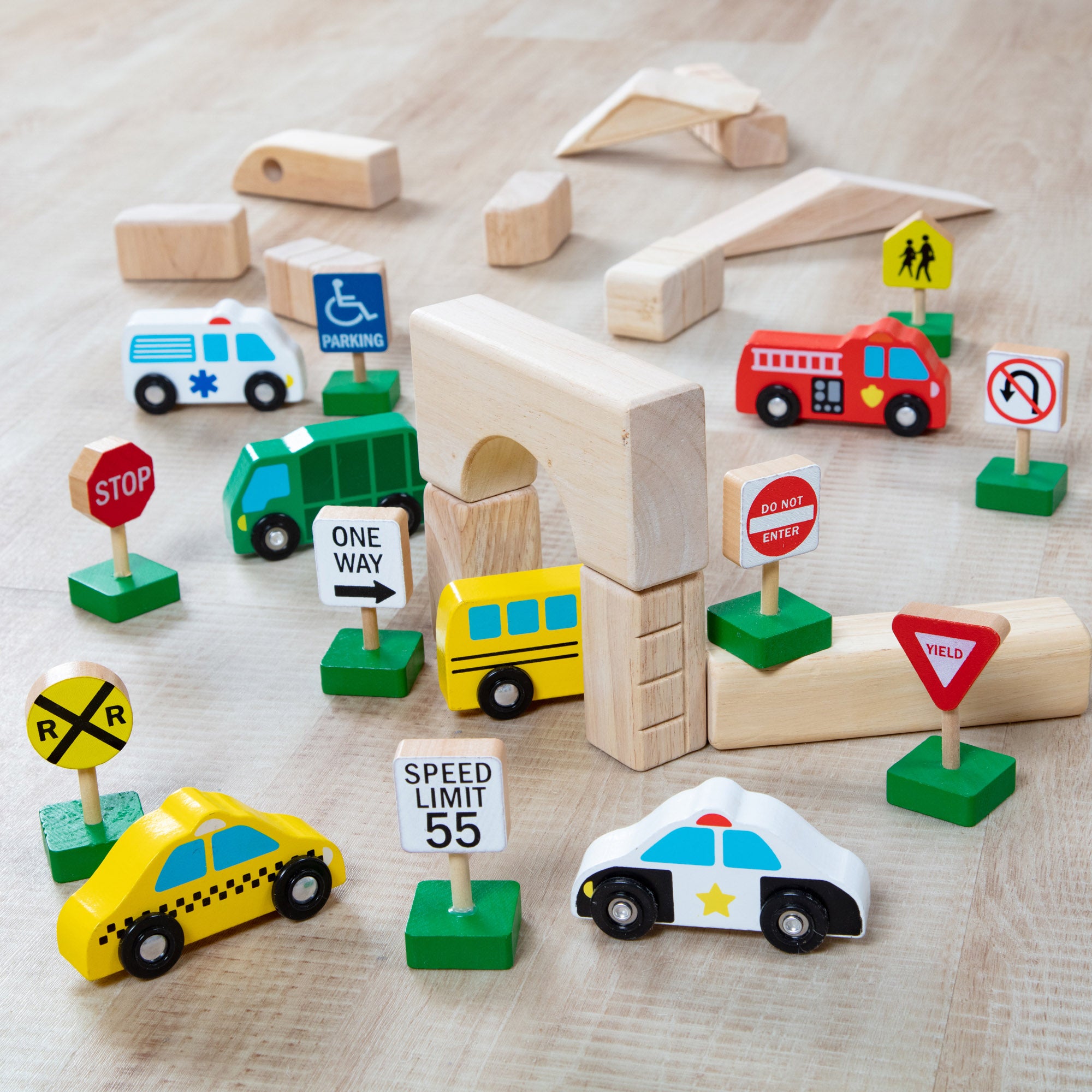 Melissa & Doug Wooden Traffic Adventure Play Set - 15 Pieces - Image 8