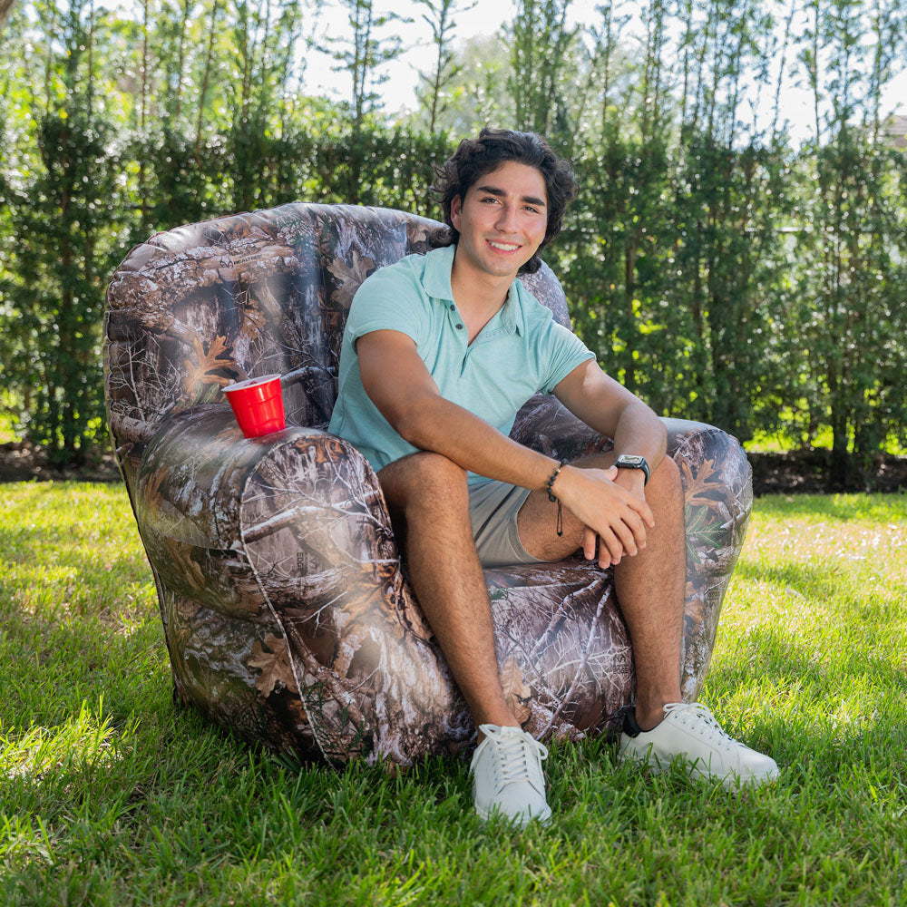 Realtree Inflatable Classic Arm Chair – Camouflage Comfort